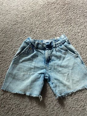Girls Zara Light Wash Denim Frayed Hem Shorts